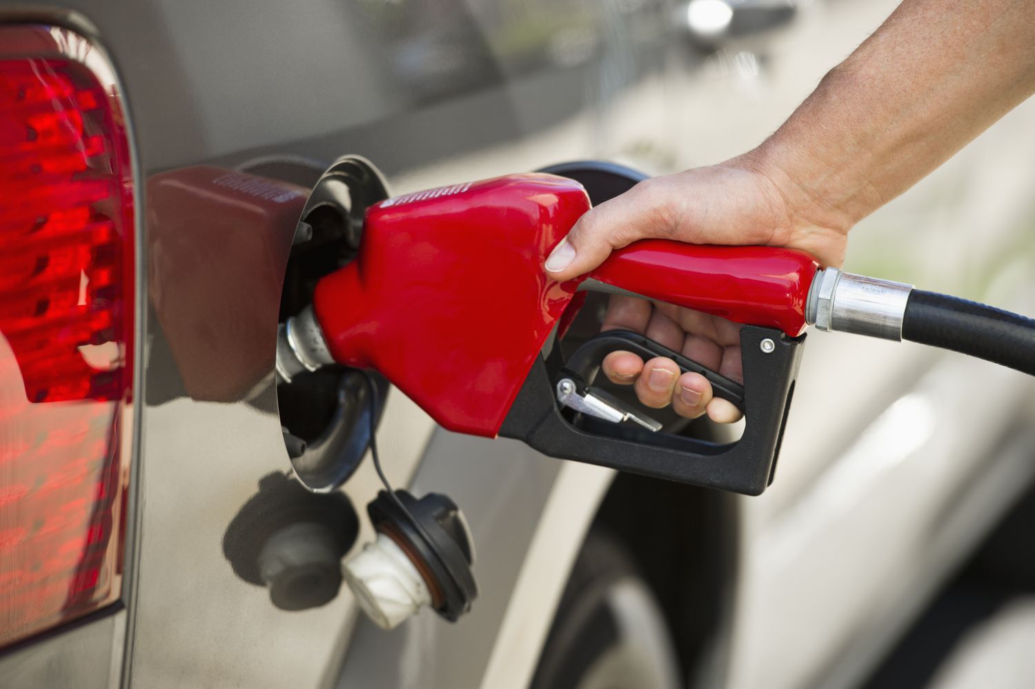 fuel pump refilling a car
